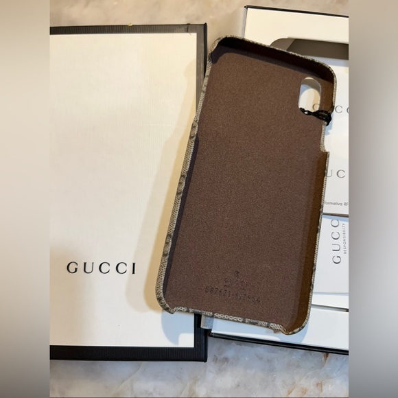 Authentic Gucci iPhone XS MAX phone case - Picture 2 of 16